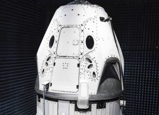 SpaceX представила новую пассажирскую капсулу Crew Dragon