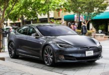 Tesla обновляет ПО своих электрокаров во имя избежания внезапных возгораний