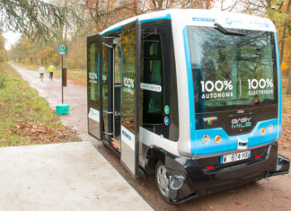 EasyMile представила обновленные автономные шаттлы EZ10