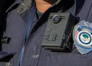 Axon отказалась от использования технологии распознавания лиц в полицейских камерах