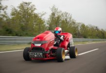 Honda радует новой моделью сверхскоростной газонокосилки