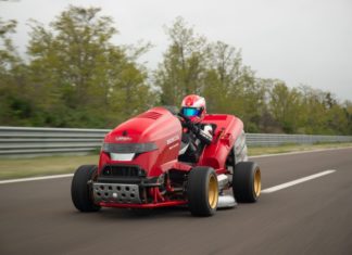 Honda радует новой моделью сверхскоростной газонокосилки