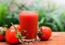 Томатный сок без соли способствует уменьшению холестерина