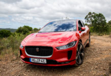 Jaguar предоставляет скидки владельцам электрокаров Tesla