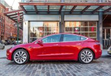 Власти просят Илона Маска не врать на счёт безопасности Model 3