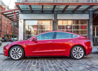 Власти просят Илона Маска не врать на счёт безопасности Model 3