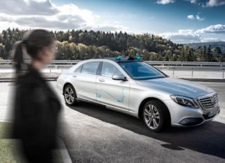 Mercedes работает над “сотрудничающим” с пешеходом автомобилем
