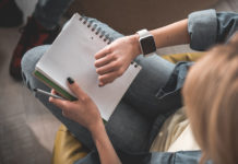 В Великобритании в учебных заведениях запретят умные часы из-за возможности списывания