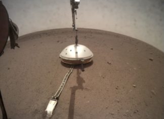 Сейсмометр ровера InSight надежно установлен
