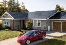 Tesla представила крышу для дома, которая способна зарядить электрокар и все приборы в доме