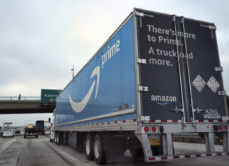 Водителей Amazon увольняют из-за ошибки руководства компании