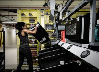 Центр обслуживания Amazon в Нью-Йорке признан одним из самых травмоопасных предприятий в США