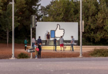 Facebook никак не борется с расизмом по отношению к своим сотрудникам