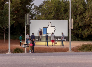 Facebook никак не борется с расизмом по отношению к своим сотрудникам