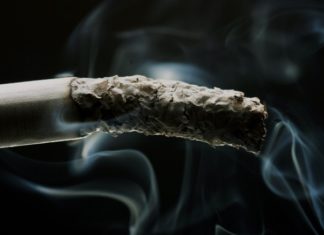 FDA и Конгресс повысили легальный табачный возраст до 21 года в США