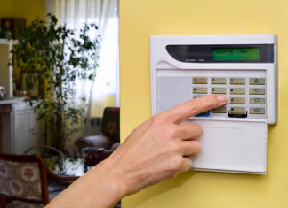 Почему вам стоит установить сигнализацию в свою квартиру?