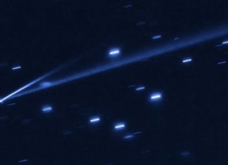 Hubble захватил редкие кадры разрушающегося астероида