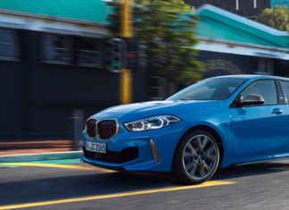 BMW отменяет платную подписку на Apple CarPlay