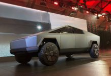 Илон Маск был замечен в Cybertruck