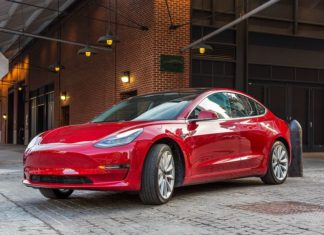 Руководство Tesla довольно новым заводом в Китае