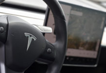 Сенатор США попросил Tesla исправить некоторые детали, которые касаются Autopilot