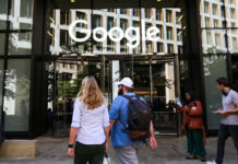 Google начала продвигать сервисы и службы конкурентов сильнее чем свои собственные