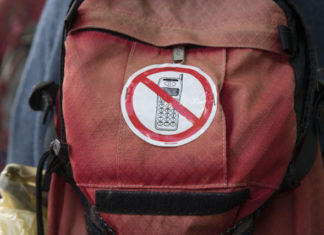 В Нидерландах массово ломают 5G вышки из-за страха перед коронавирусом