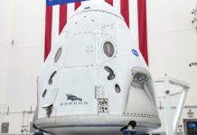 НАСА и SpaceX готовят запуск шаттла Crew Dragon в мае