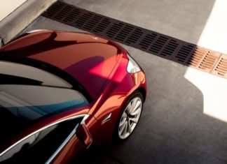 Tesla повысит цену на технологию автопилота до 100 000 долларов