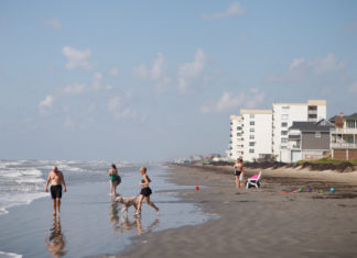 Техасское побережье становится все более загрязненным