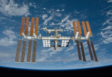 Роскосмос собирается отправить туристов в открытый космос в 2023 году