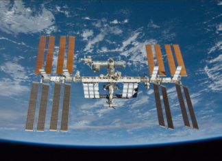 Роскосмос собирается отправить туристов в открытый космос в 2023 году