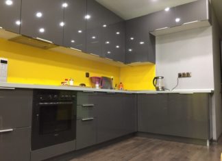 Угловые кухни на заказ – что выбирать?