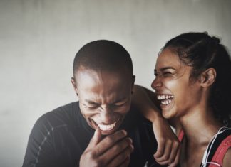 Смех в самом деле позволяет лучше справляться со стрессом