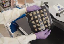 Создана умная ткань, управляемая водой и газом