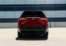 Toyota представила скоростной гибрид RAV4 Prime