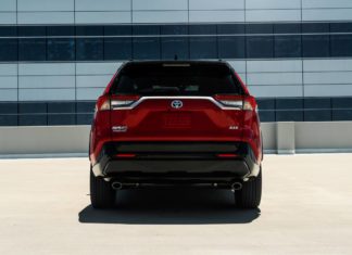 Toyota представила скоростной гибрид RAV4 Prime