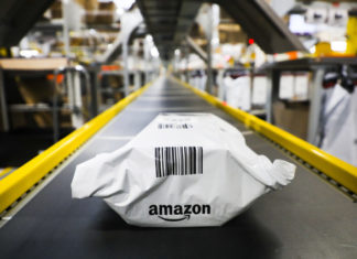 Amazon, Google и Wish убрали из своих каталогов расистские товары