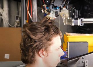 Инженер из США создал уникального робота-парикмахера