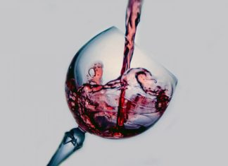 Умеренное потребление алкоголя не вредит когнитивным функциям мозга: исследование