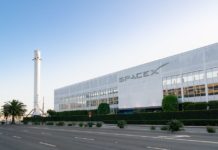 Бывший стажёр SpaceX подал в суд на компанию