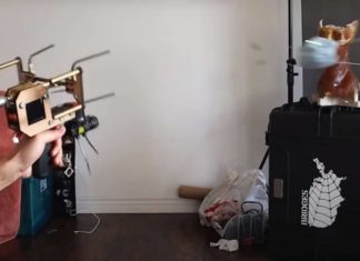 Ютубер создал пушку, стреляющую защитными масками