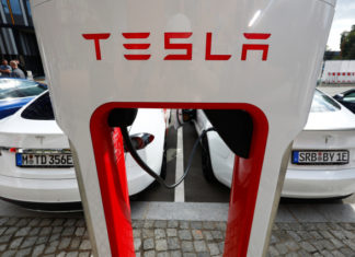 Tesla пересмотрит политику в отношении Supercharger