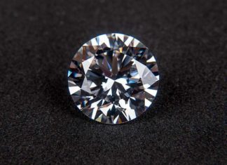 Найден способ придать бриллиантам свойства металлических проводников