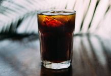 Питье газировки и кормление грудью: исследование