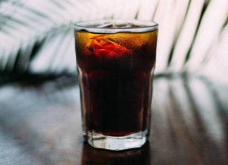 Питье газировки и кормление грудью: исследование