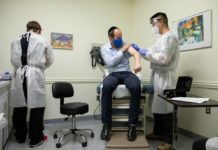 Первые вакцины от COVID-19 вводятся в две стадии