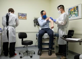 Первые вакцины от COVID-19 вводятся в две стадии