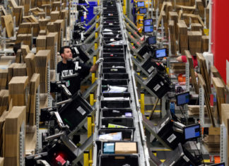 Amazon выплатит по 300 долларов всем декабрьским работникам