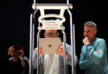 Старший вице-президент Apple подал на отставку